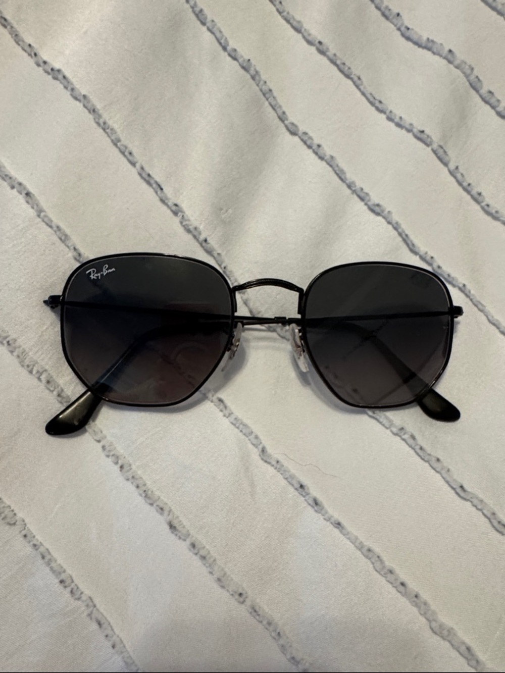 Ray-Ban Black Metal Sunglasses with Dark Smoke Lenses - Picture 1 of 3